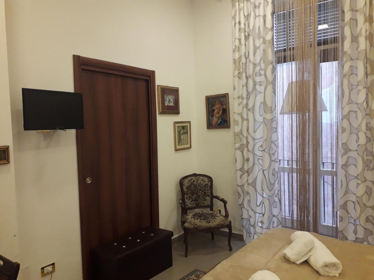 Room Don Carlo Napoli Bagian luar foto